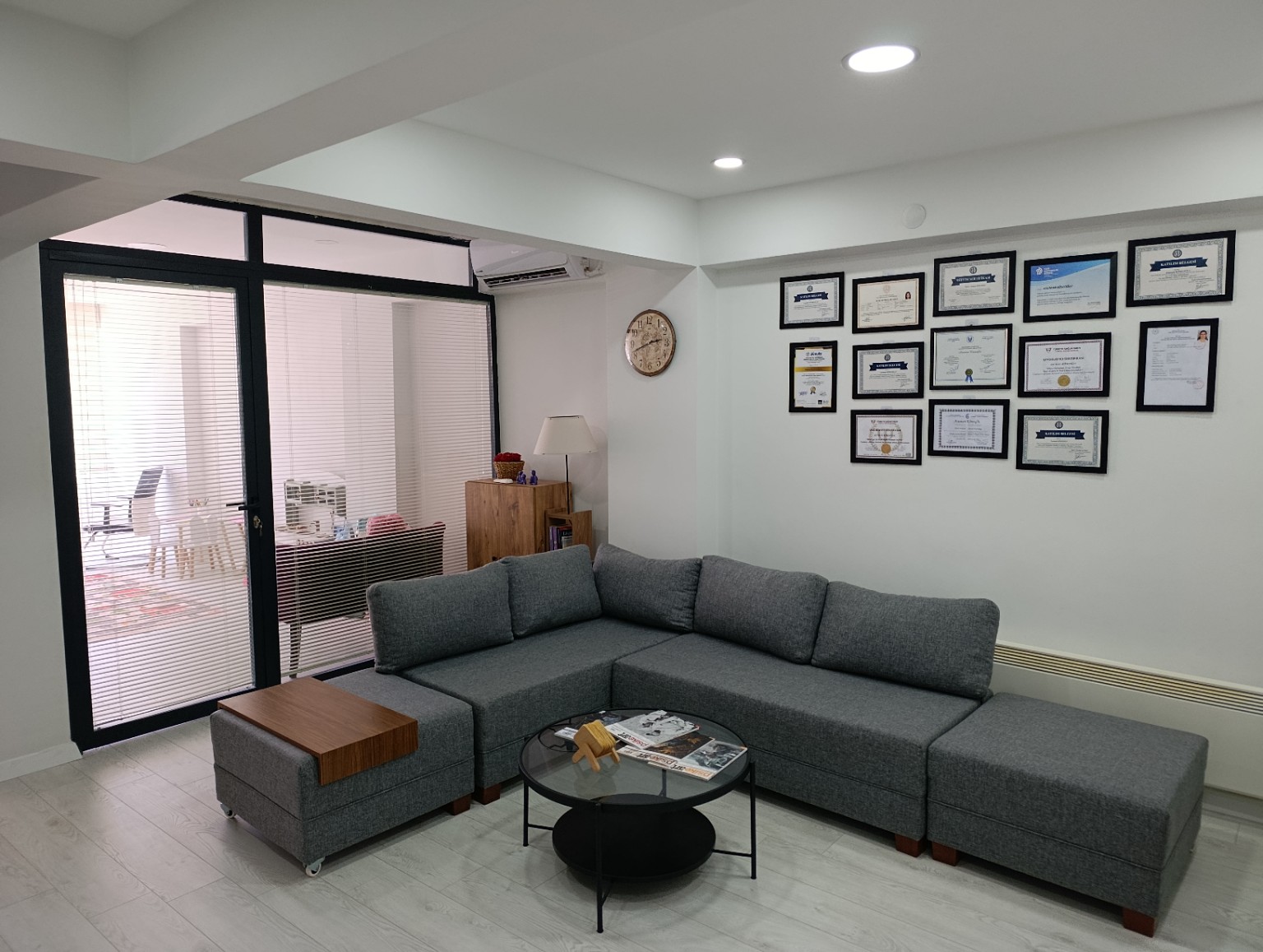 Didim klinik bekleme salonu